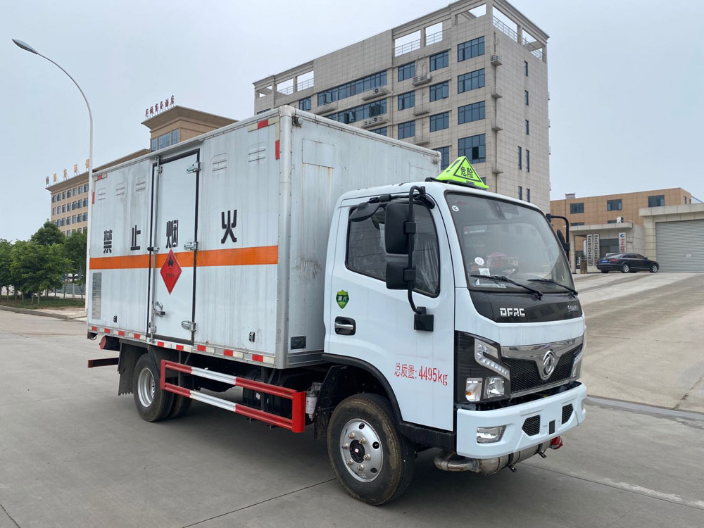 楚勝牌CSC5041XRY6型易燃液體廂式運輸車